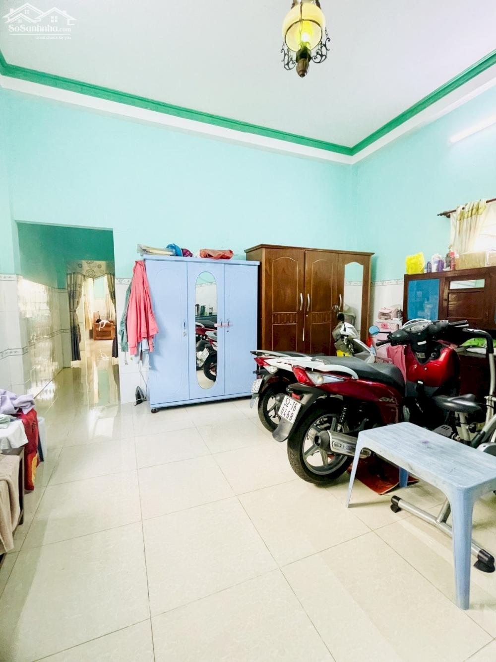 Bán nhà Mặt tiền PHAN VĂN HỚN, gần chợ Bà Điểm, 250m2 chỉ 20 tỷ TL