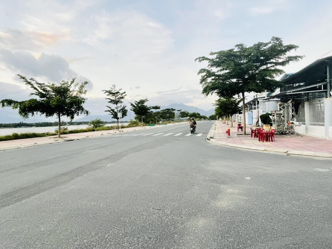 Cần Bán 2 Lô Đất Ful Thổ Cư Khu Vực Tái Định Cư Bắc Bán Đảo Cam Hải Đông ,Cam Lâm Liên Hệ: 0901161931