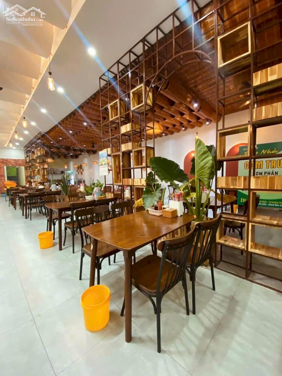 Sang mặt bằng quán đường Đào Tấn, Phan Thiết 270m2. Giá 12tr/ tháng