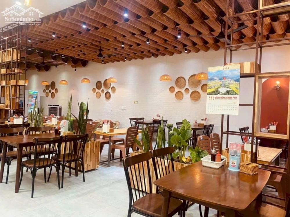 Sang mặt bằng quán đường Đào Tấn, Phan Thiết 270m2. Giá 12tr/ tháng