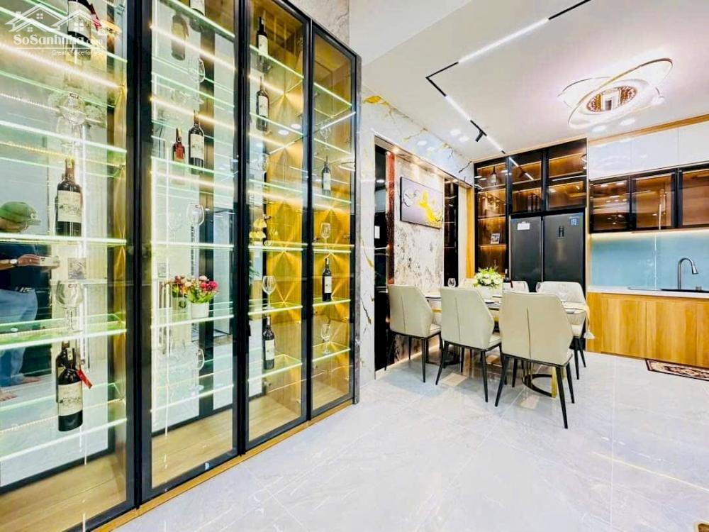 Bán nhà hẻm xe hơi 572 rộng 8m đường Nguyễn Trãi phường 8 quận 5, DT: 4.2x17m, giá 13.5 tỷ