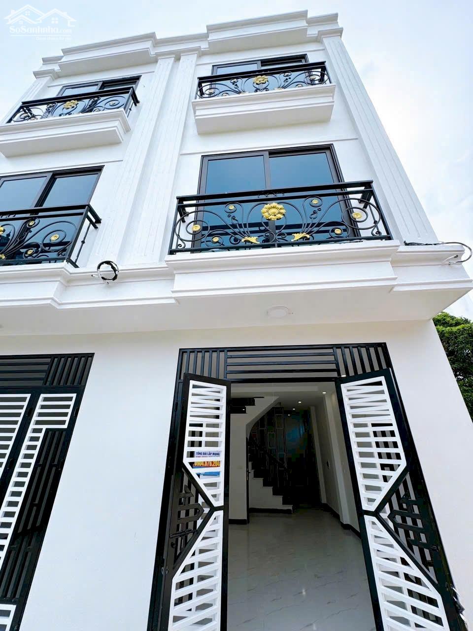 Bán Nhà 33m2* Giá 2ty4, 3 Tầng 1 tum, Gần Chục Chính 100m, Tiện ích ngập tràn,ÔTÔ Đỗ Cửa