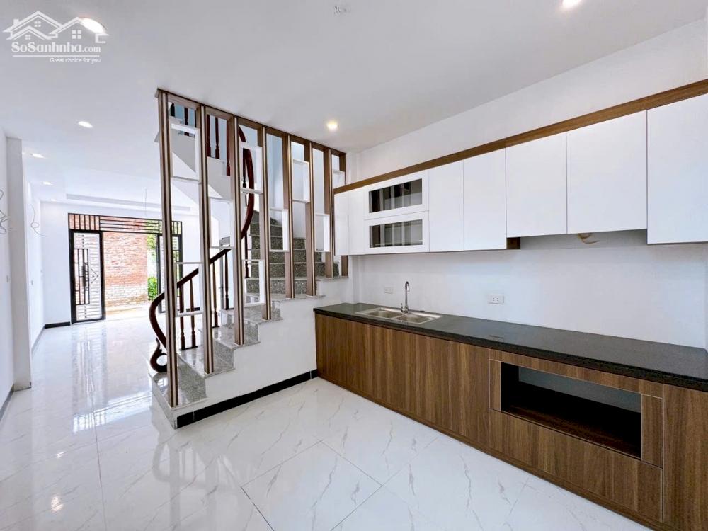 Bán Nhà 33m2* Giá 2ty4, 3 Tầng 1 tum, Gần Chục Chính 100m, Tiện ích ngập tràn,ÔTÔ Đỗ Cửa