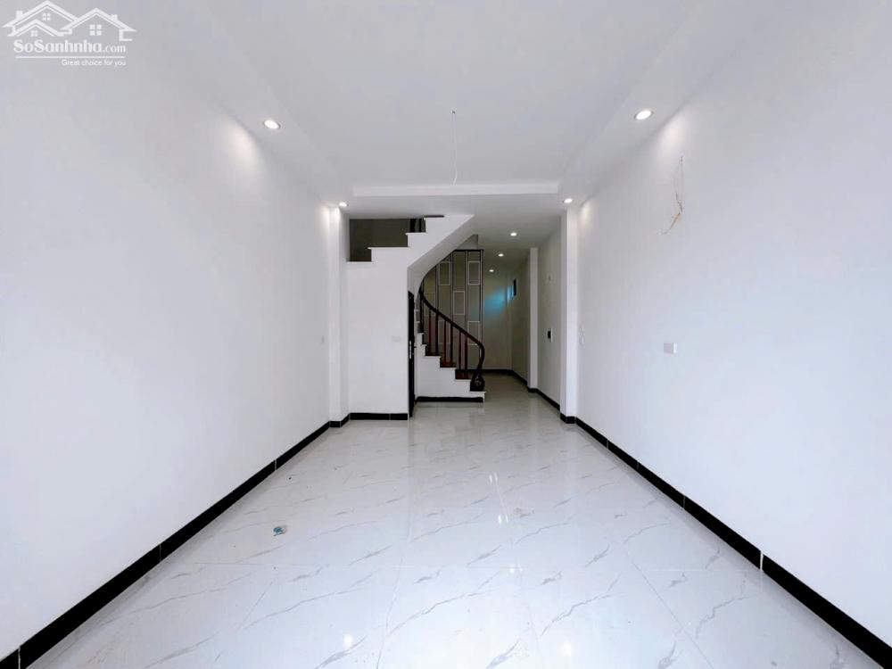 Bán Nhà 33m2* Giá 2ty4, 3 Tầng 1 tum, Gần Chục Chính 100m, Tiện ích ngập tràn,ÔTÔ Đỗ Cửa