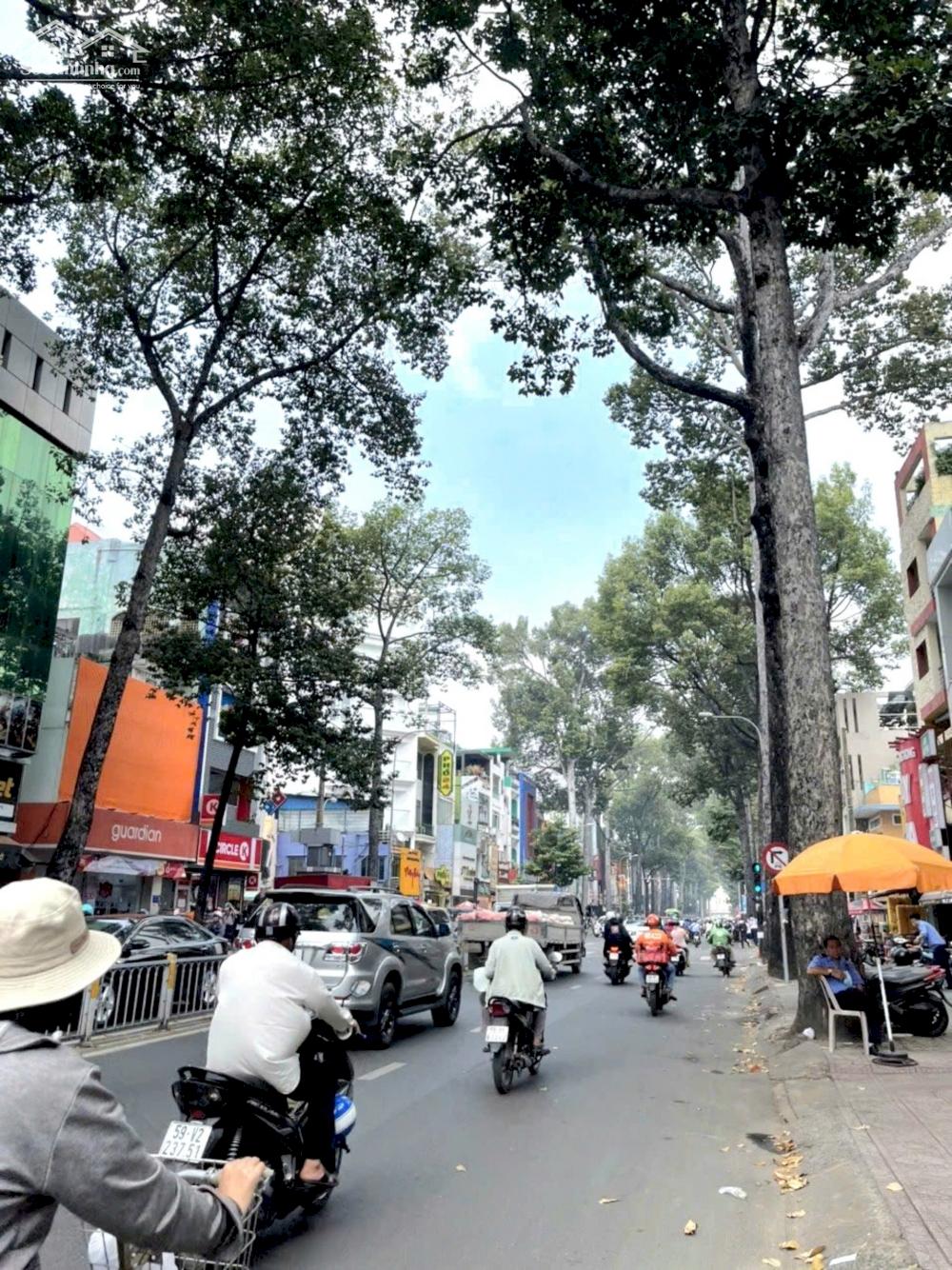 Bán Nhà Mặt Tiền 186 Nguyễn Tri Phương, Quận 10. Đối Diện Đại Học Kinh Tế. 5 Tầng, Có HĐ Thuê 75 Triệu / Tháng