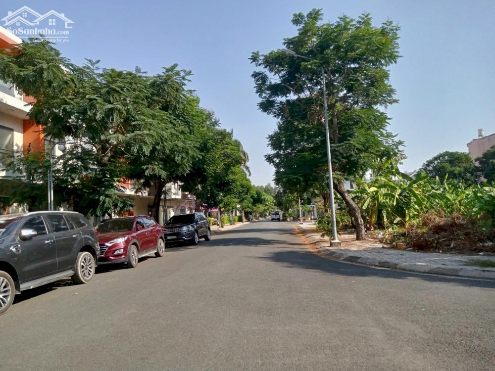 Nhà phố an ninh 5 x 15 River Park có nội thất