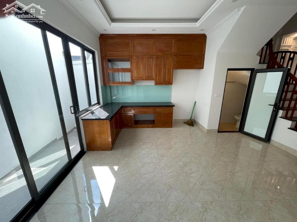 Cho thuê nhà riêng 4 tầng Nguyễn Văn Cừ, Gia Thụy, Long Biên. 65m. Giá: 18 triệu/tháng. Lh: 096.787.3362