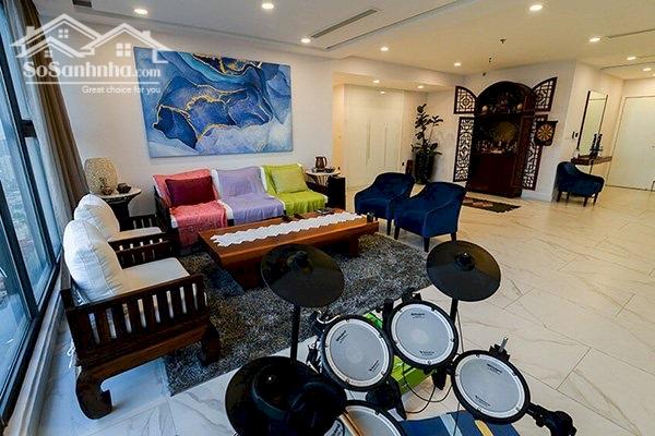 Cho thuê căn góc 4PN dt 167m2 đủ đồ CC Vinhomes 54A Nguyễn Chí Thanh, LH: 0912,396,400
