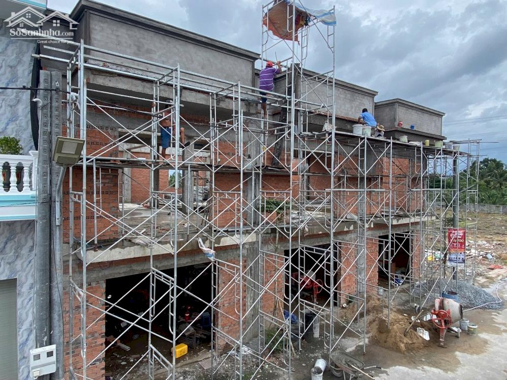 Nhà phố mới xây thuận tiện kinh doanh mặt tiền QL1A