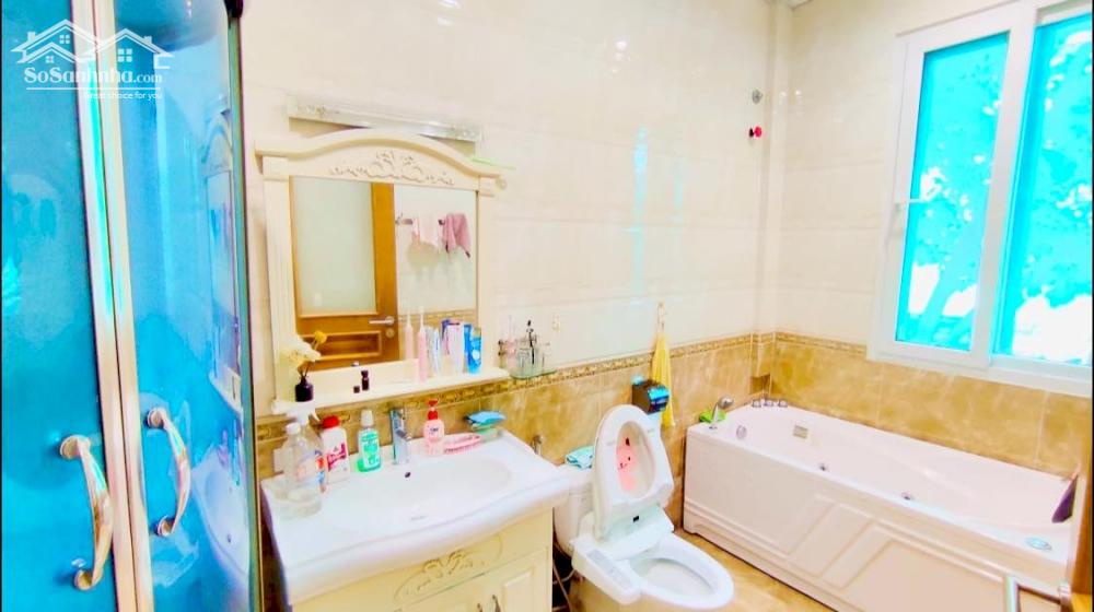Bán biệt thự HuynDai, Bảo vệ 24/7, 3 thoáng, Hàng xóm UB Quận, 180m2, MT 10m, 33 tỷ
