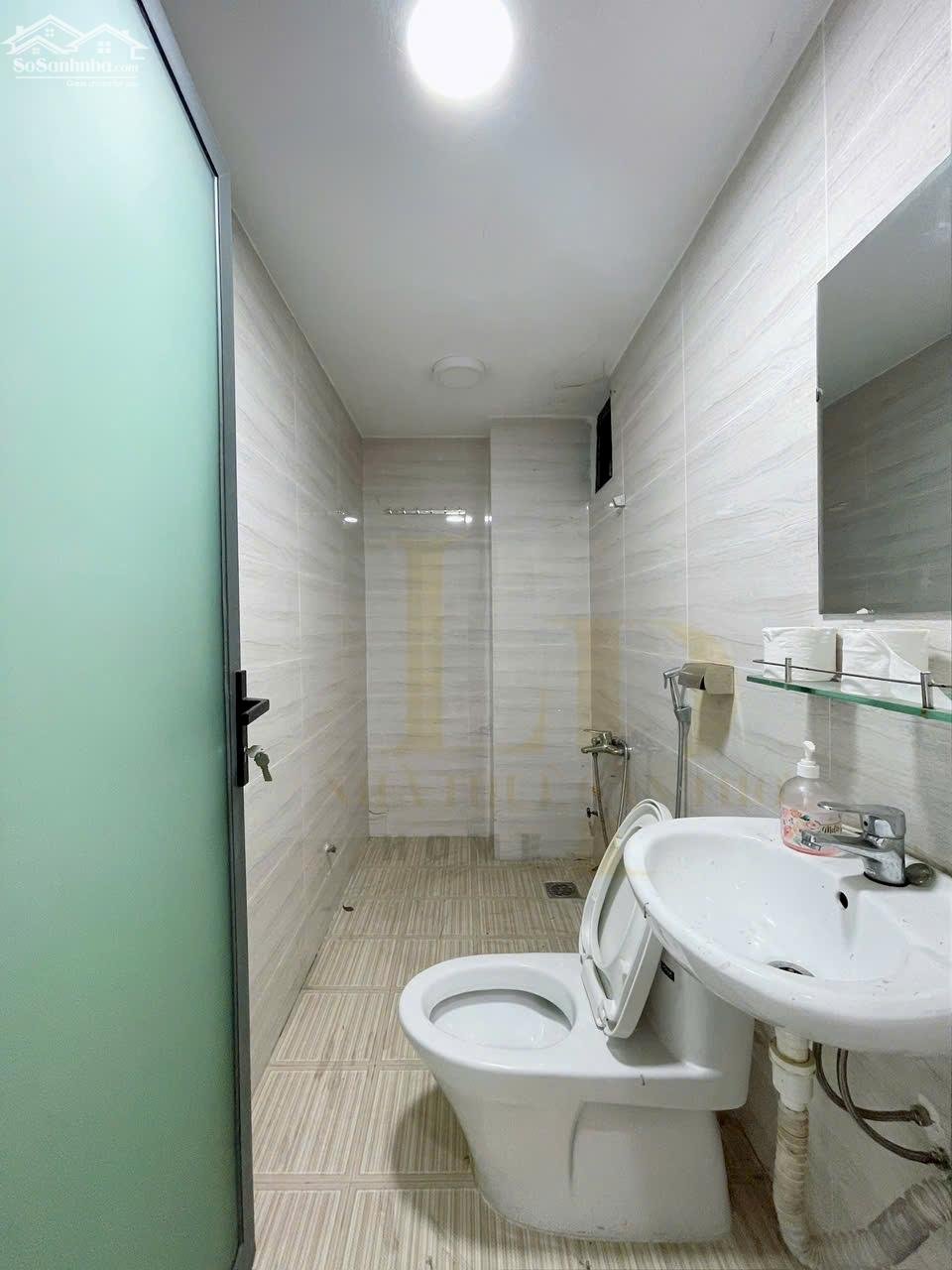 Cho thuê nhà 6 tầng mặt tiền đường nguyễn thị minh khai, ninh kiều, cần thơ, nhà có hầm để xe & thang máy