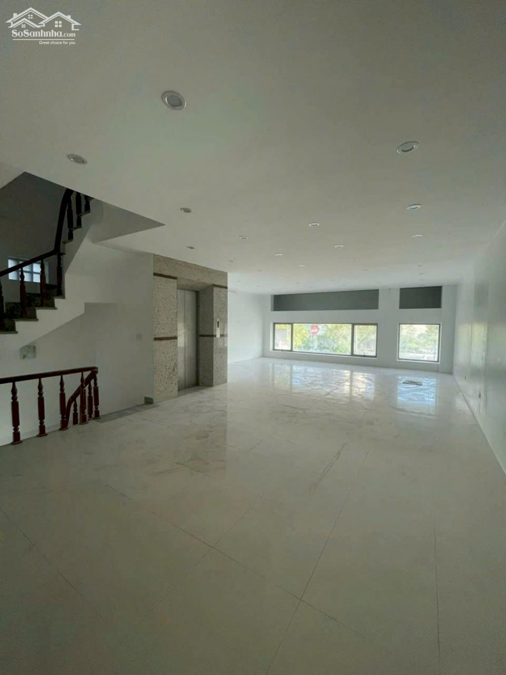 Chính chủ bán nhà mặt đường Nguyễn Văn Cừ đang kinh doanh cho thuê