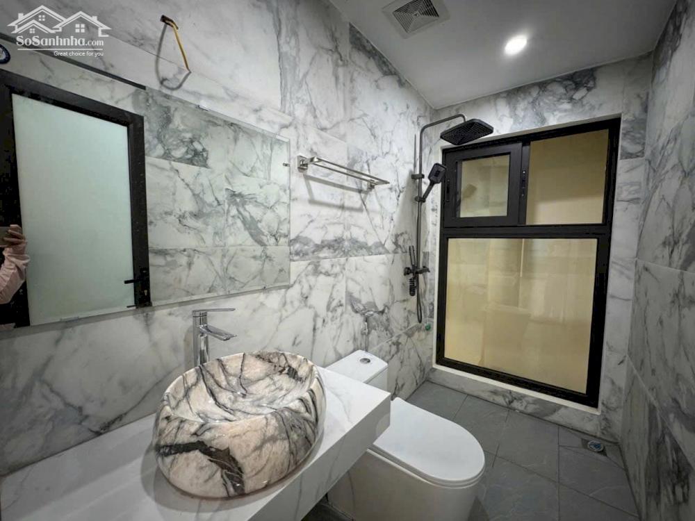 Nhà xây mới,giá siêu đẹp phố ái mộ.