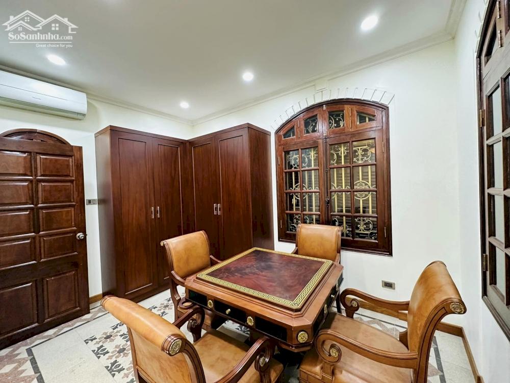 Biệt Thự phường Quảng An, Nhà lô góc siêu thoáng đẹp, Ô tô quanh nhà. Dt 100m*5t, Mt 18m, 40 tỷ
