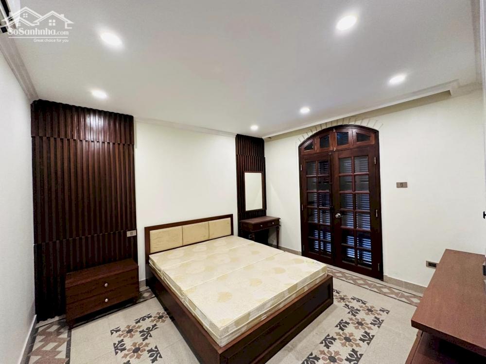 Biệt Thự phường Quảng An, Nhà lô góc siêu thoáng đẹp, Ô tô quanh nhà. Dt 100m*5t, Mt 18m, 40 tỷ