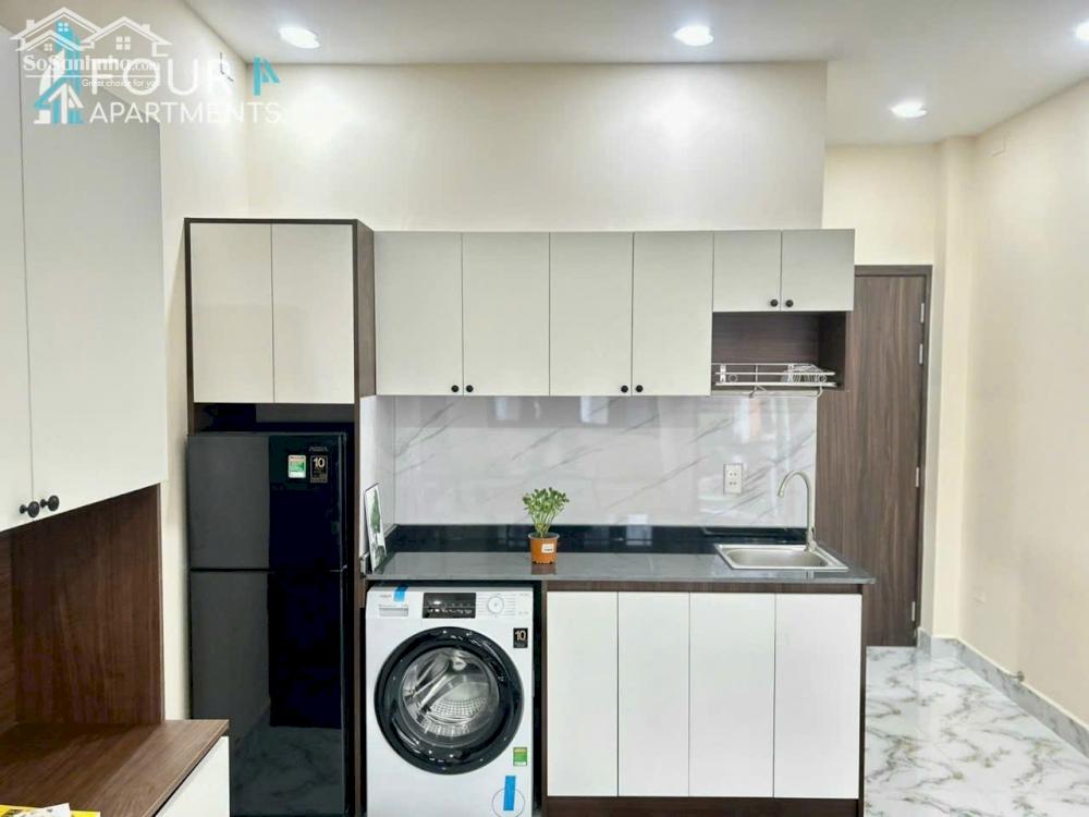 Căn hộ ban công full nội thất, máy giặt riêng, bếp rộng xa giường gần vòng xoay Hàng Xanh