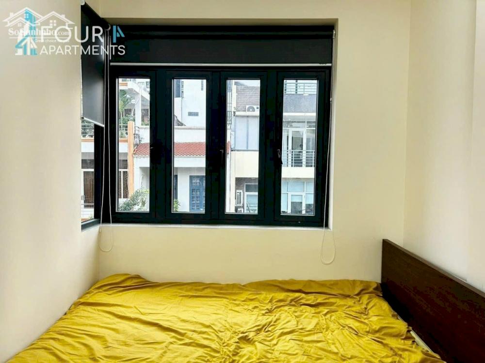 Căn hộ ban công full nội thất, máy giặt riêng, bếp rộng xa giường gần vòng xoay Hàng Xanh