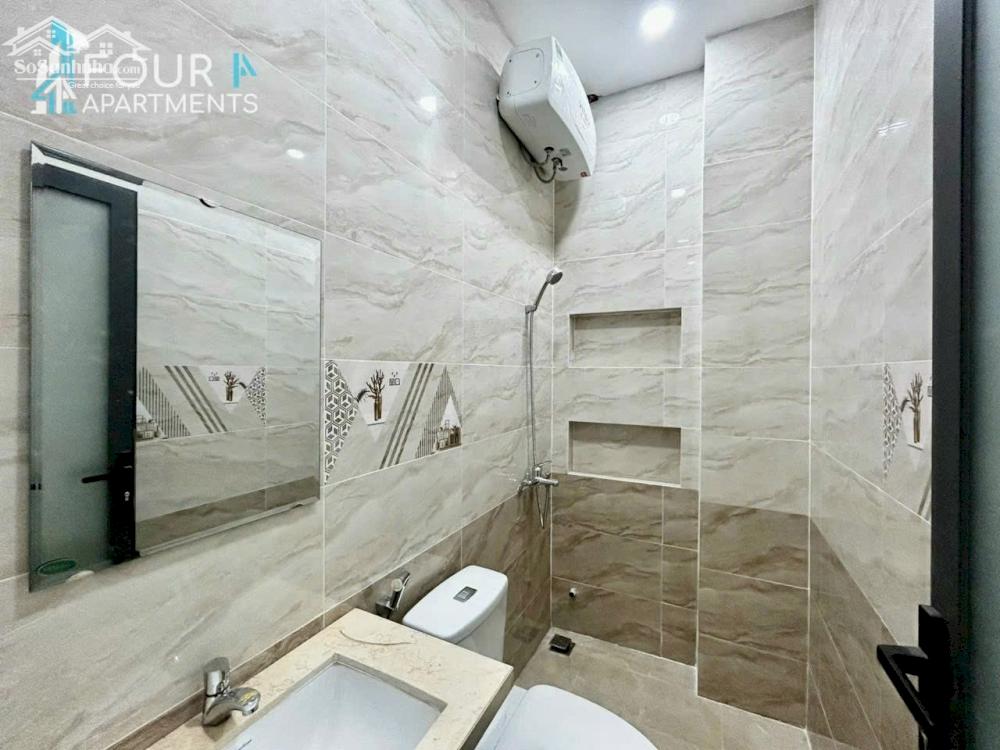 Căn hộ ban công full nội thất, máy giặt riêng, bếp rộng xa giường gần vòng xoay Hàng Xanh