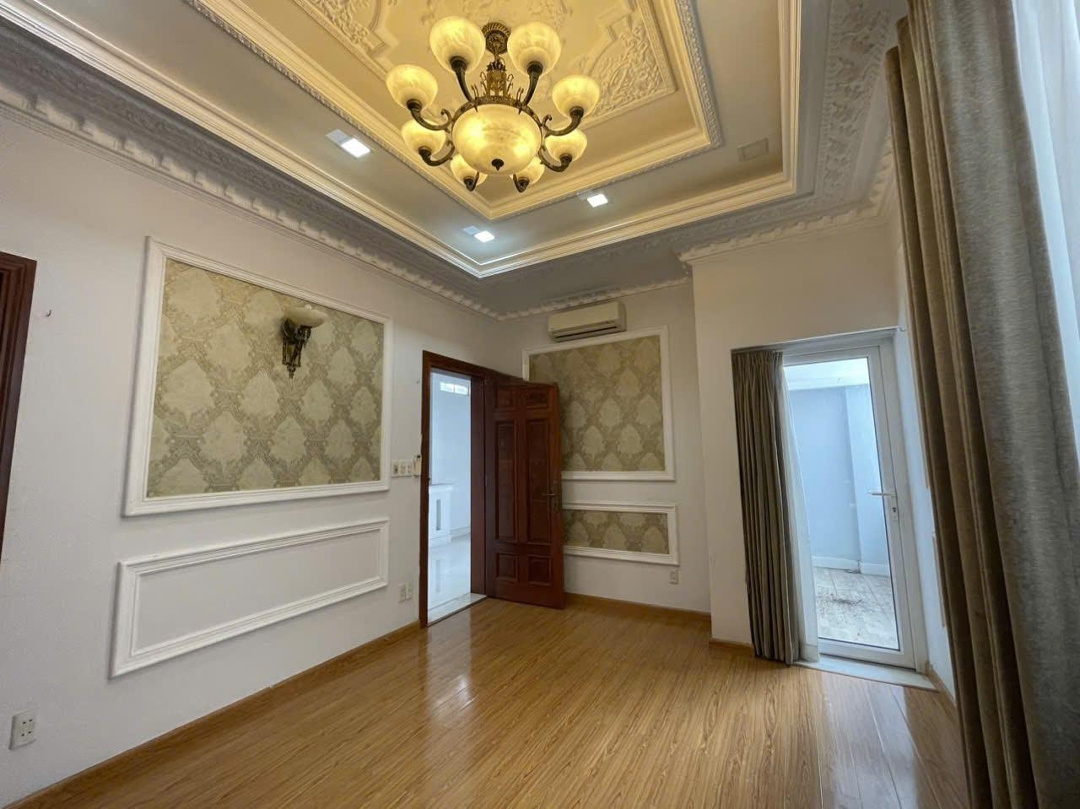 Bán Biệt Thự Mặt Tiền Trường Sa Phường 3 Quận Bình Thạnh, 10X17M, Hầm 5 Lầu, 43 Tỷ