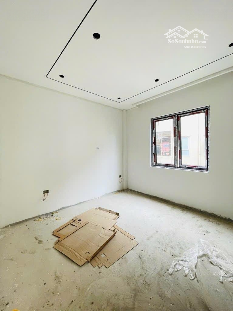 Bán Nhà Phố Ái Mộ, Diện Tích: 35M 5 Tầng Nhỉnh 5 Tỷ Ở Luôn