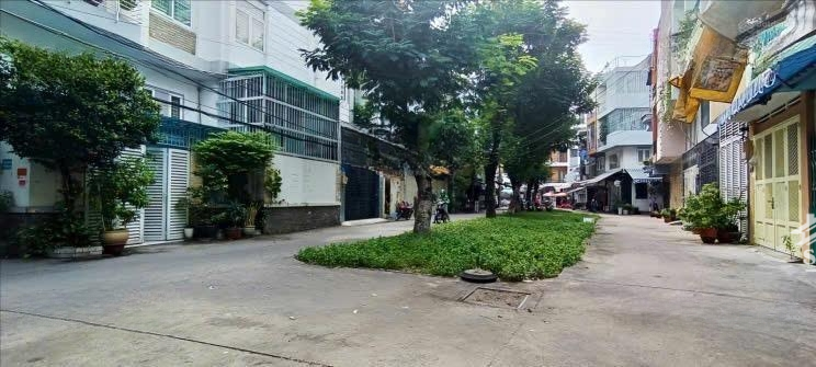 Bán Nhà Mặt Công Viên Nội Bộ Đường Rộng 12M - Xe Hơi Xếp Hàng