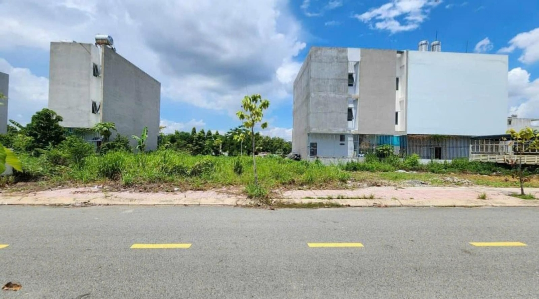 Bán Nhanh Lô Đấtmặt Tiềnnguyễn Thị Bảy, P6, Tân An. Diện Tích: 138M2/ 528 Triệu/Sang Tên Ngay. Gần Sân Bóng Star Club
