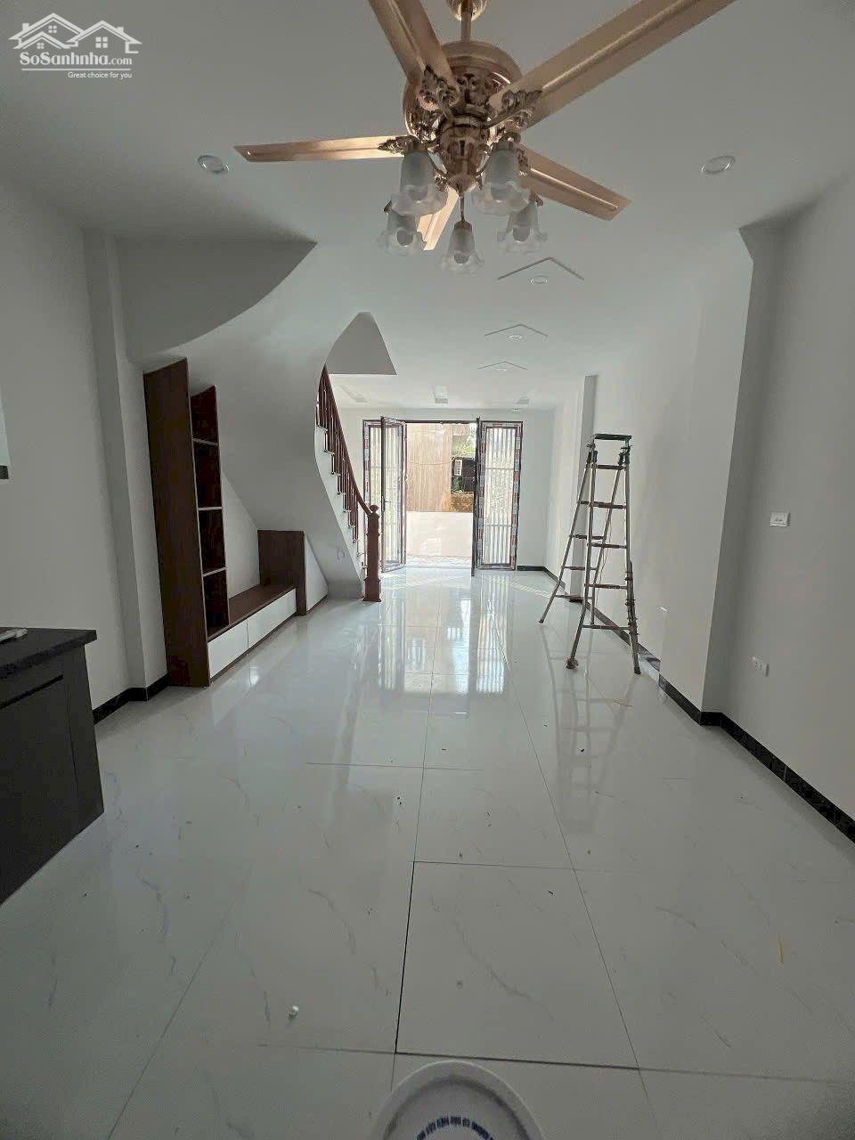 Bán căn 43m2x3T, 10m ra trục chính Địa Thành, BK 300m trường, chơ, UBND