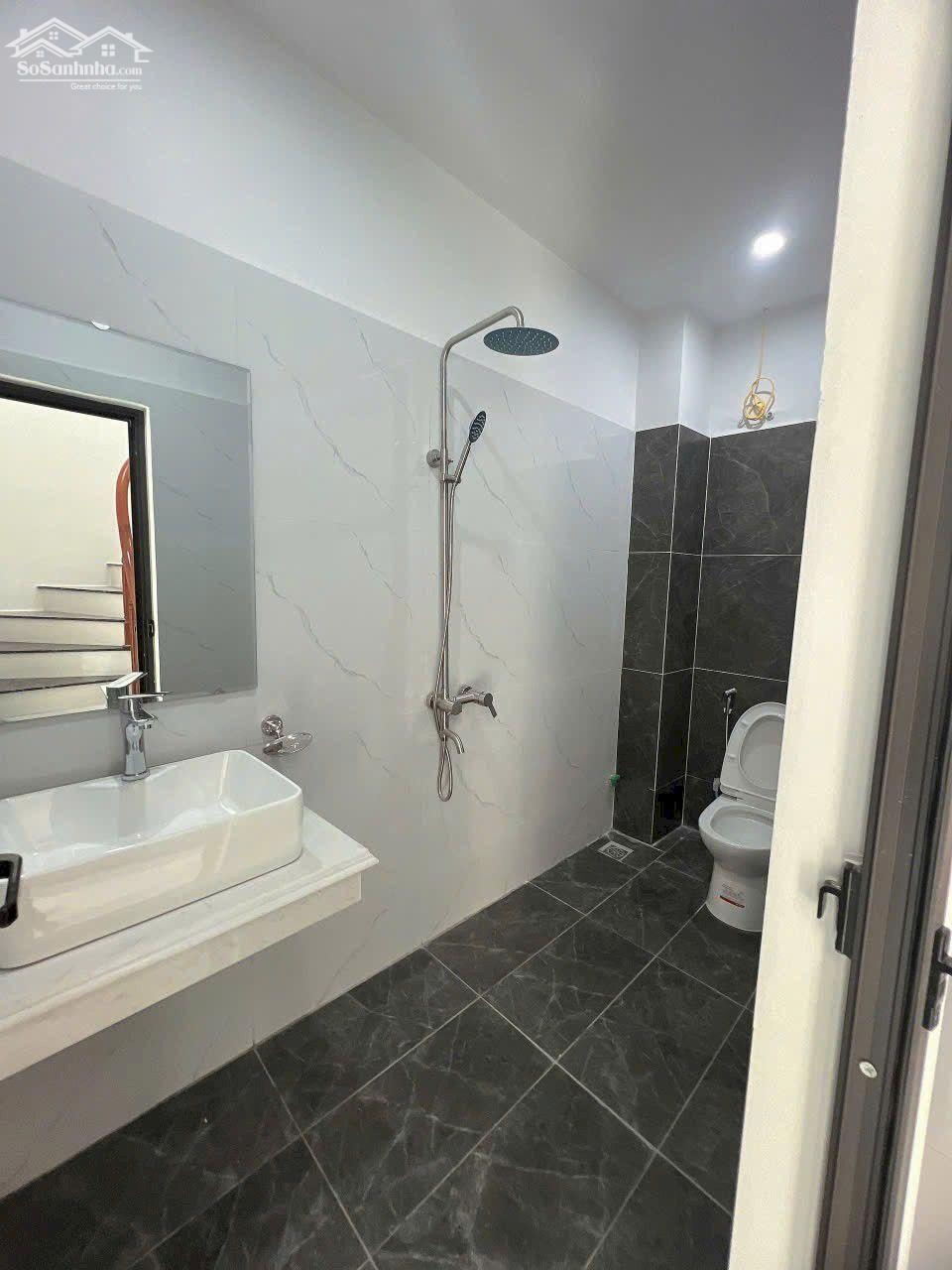 Bán căn 43m2x3T, 10m ra trục chính Địa Thành, BK 300m trường, chơ, UBND