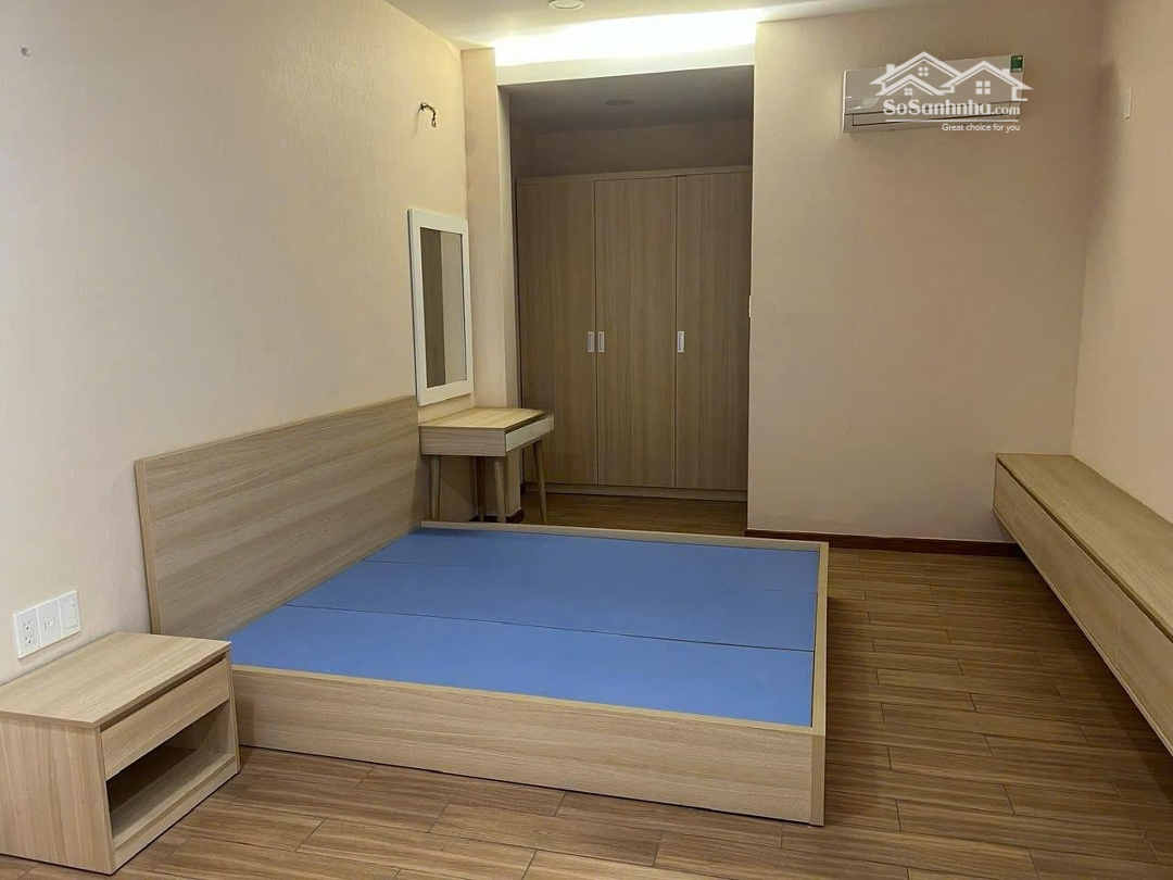 Bán Nhà Ngay Hồng Hà, Tb - Khu Vip Sân Bay -Hẽm Xe Hơingủ Nhà - Ngang 7,2M - 3 Tầng - Chỉ 18T5