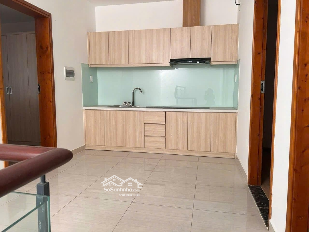 Bán Nhà Ngay Hồng Hà, Tb - Khu Vip Sân Bay -Hẽm Xe Hơingủ Nhà - Ngang 7,2M - 3 Tầng - Chỉ 18T5