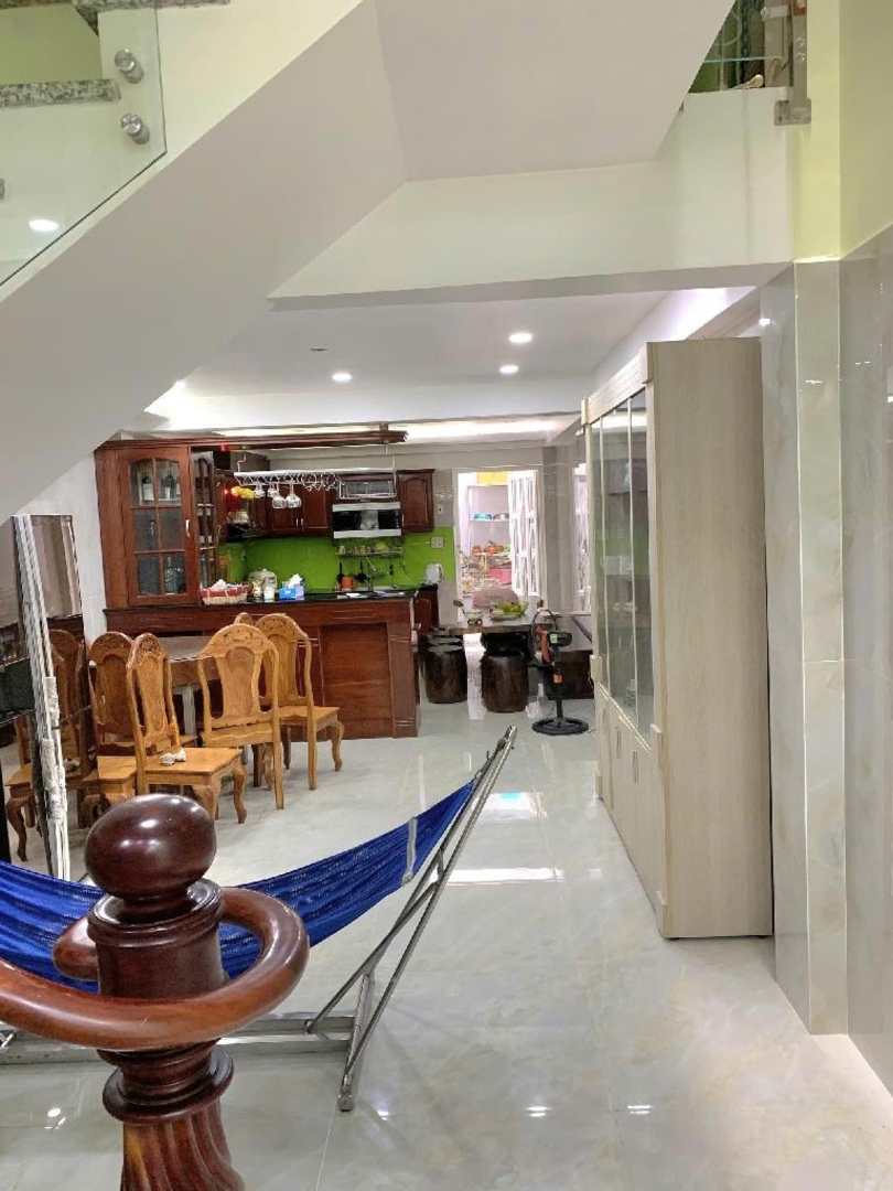 Bán Nhà Mặt Tiền 3 Tầng Ngang 4.3M Tổng 120M2 Lương Văn Can Quận 8 Gần Cầu Chà Và Chỉ 6.5 Tỷ