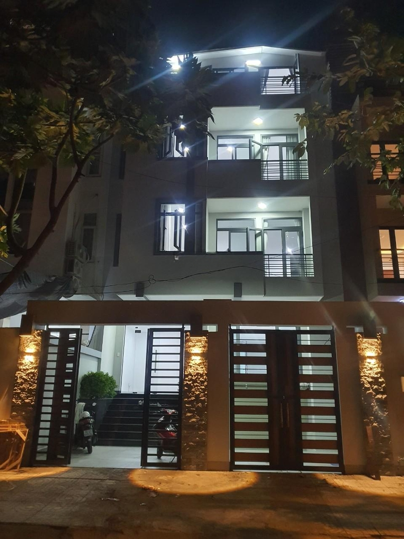 Cho Thuê Tầng Trệt Căn Góc Hai Mặt Tiền Khu Bt Sang Trọng Ngay Tạ Hiện Dt(9,5 X 20) Giá Chỉ 25 Triệu
