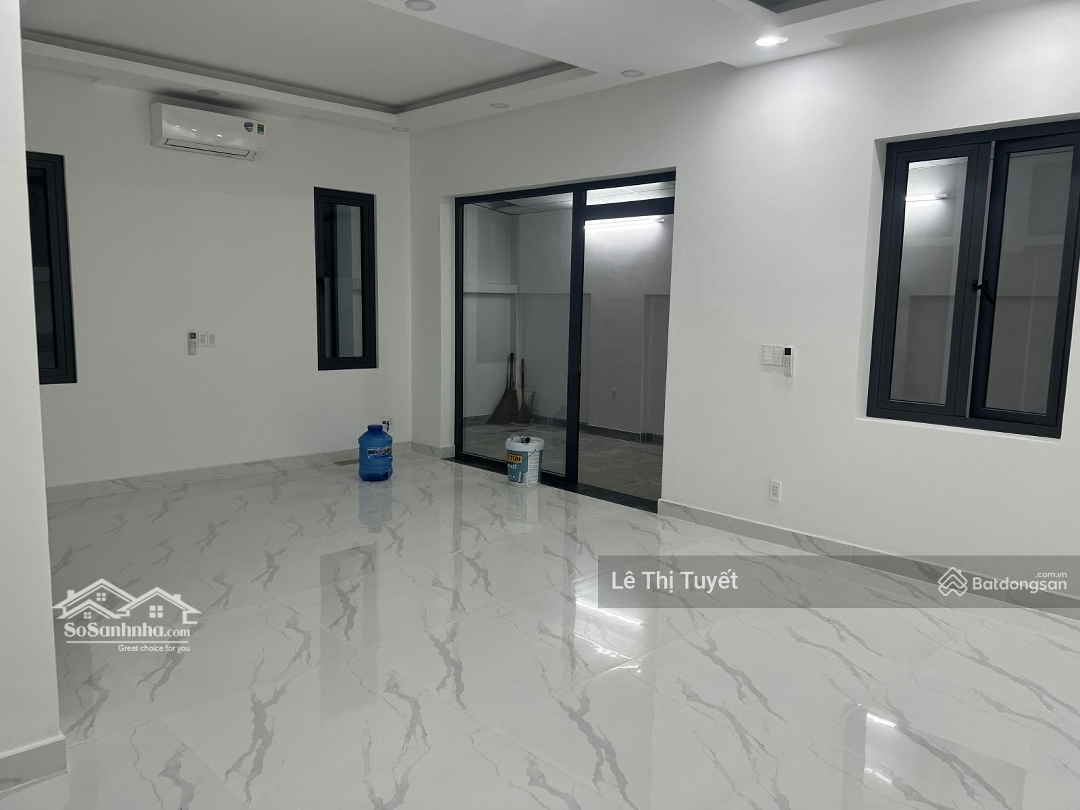 Cho Thuê Tầng Trệt Căn Góc Hai Mặt Tiền Khu Bt Sang Trọng Ngay Tạ Hiện Dt(9,5 X 20) Giá Chỉ 25 Triệu
