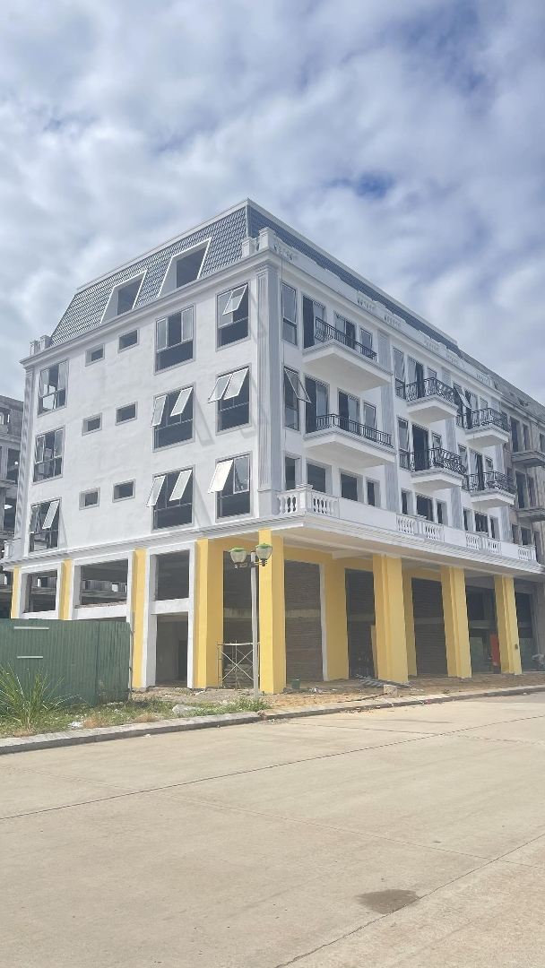 Bán Gấp 2 Căn Shophouse 5 Tầng Tại Tuần Châu Marina Hạ Long, Giá Sốc Chỉ 13,2 Tỷ Vnd