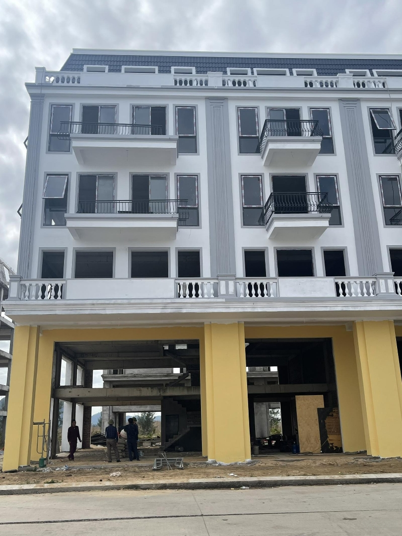 Bán Gấp 2 Căn Shophouse 5 Tầng Tại Tuần Châu Marina Hạ Long, Giá Sốc Chỉ 13,2 Tỷ Vnd