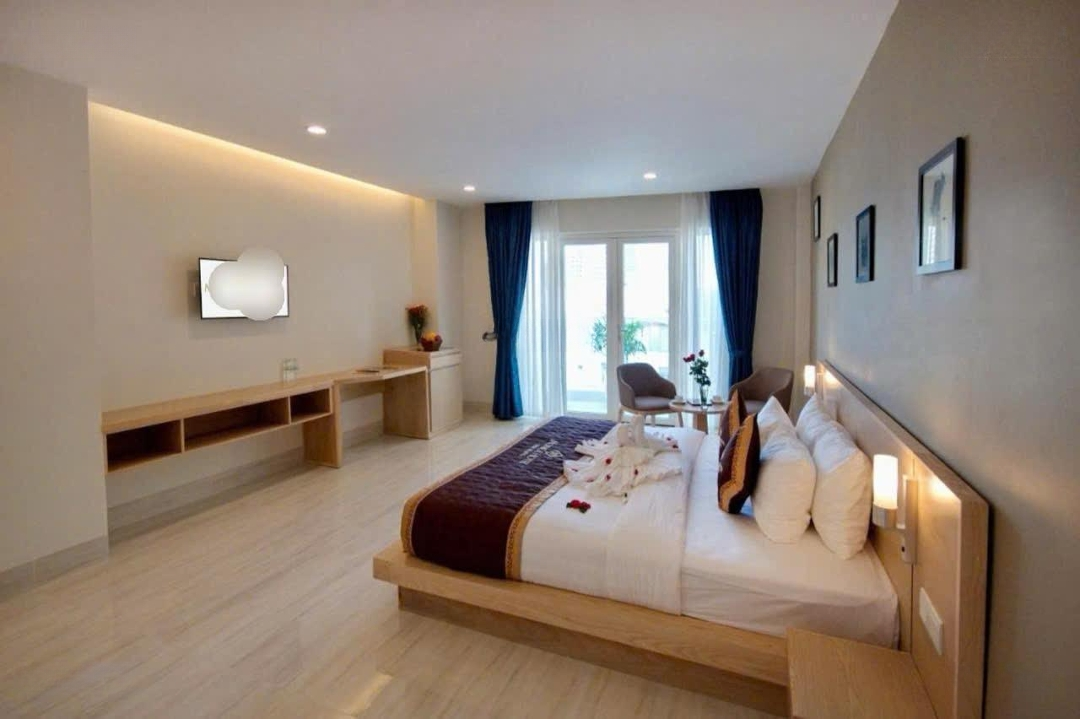 Khách Sạn 20 Tầng, 66 Phòng Khách View Biển,City - Nha Trang (Sát Biển Phạm Văn Đồng)