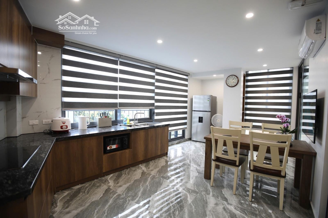 Cho Thuê Căn Hộ Thang Máy Hiện Đại Đẹp, Ngõ Lớn 464 Âu Cơ 70M2, 02 Pn, Full Đồ, Ô Tô Đỗ Cửa 10,5T