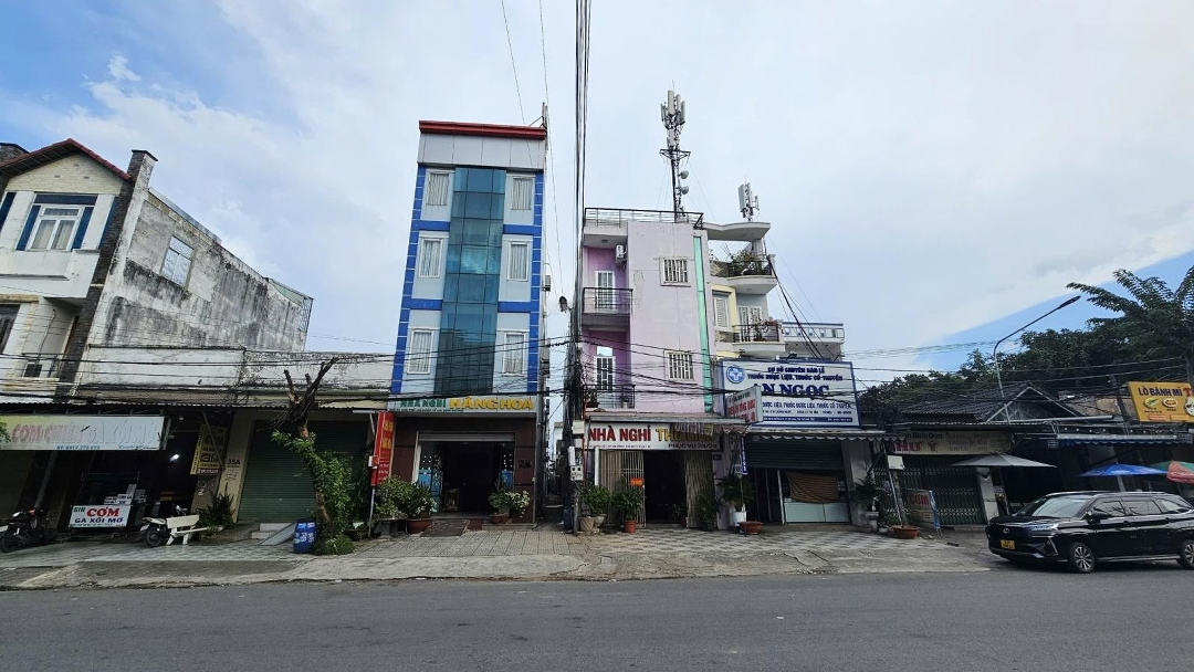Khách Sạn 5X30 ,Sổ Hoàn Công ,Gần Ngã Tư Vincom 550