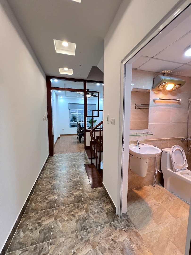 Cho Thuê Gấp Nhà Riêng 6 Pn, 4 Pt Tại Phố Trung Hòa, 30 Triệu/70M2, Thang Máy