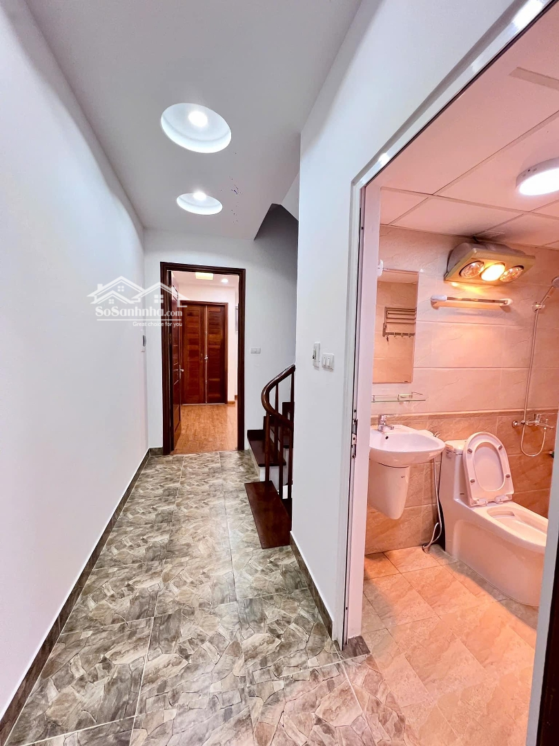 Cho Thuê Gấp Nhà Riêng 6 Pn, 4 Pt Tại Phố Trung Hòa, 30 Triệu/70M2, Thang Máy