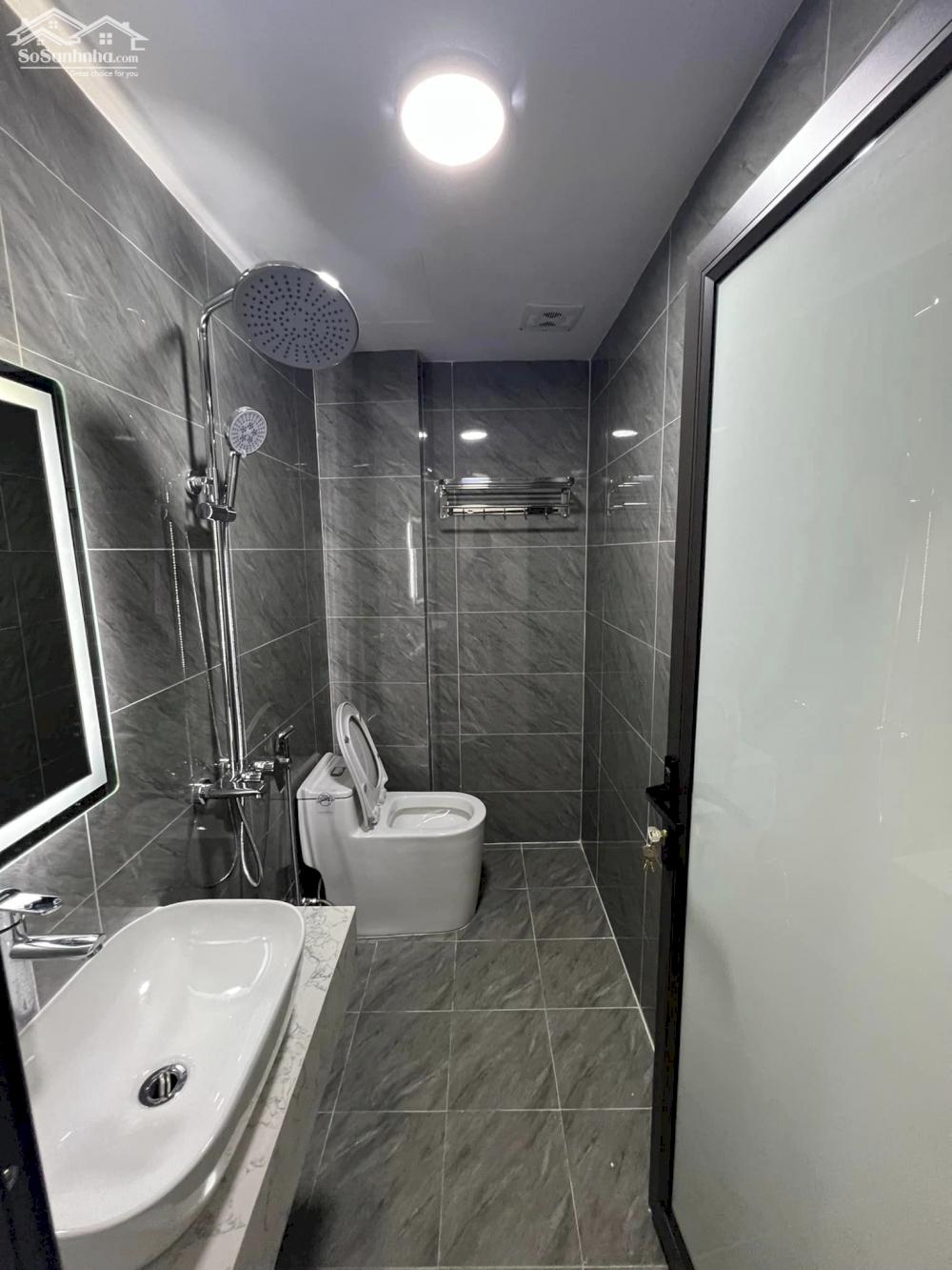 NHÀ MỚI Ở NGAY NGÕ TRƯỜNG CHINH, ĐỐNG ĐA 38M2 X 5 TẦNG, 6 NGỦ - 7.8 TỶ