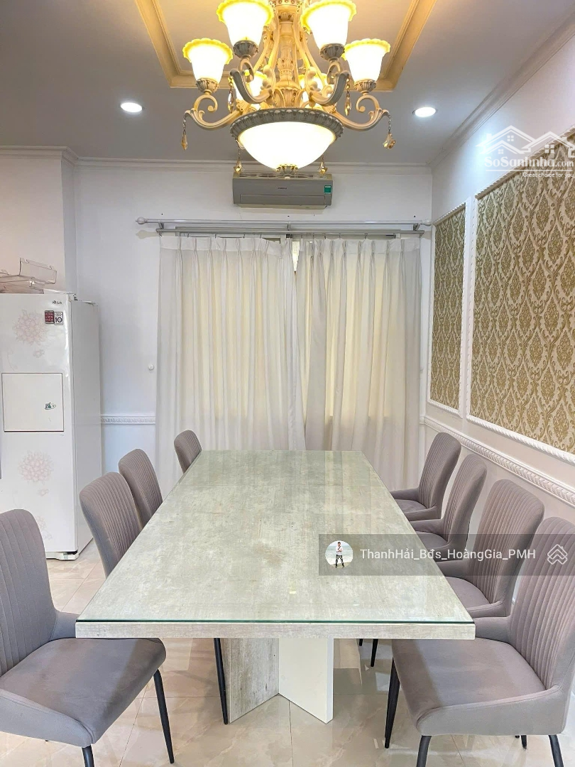 Cho Thuê Biệt Thự Sân Vườn Phú Mỹ Hưng, Cạnh Công Viên, Đầy Đủ Nội Thất,4 Phòng Ngủ, Chỉ 40 Triệu/Tháng