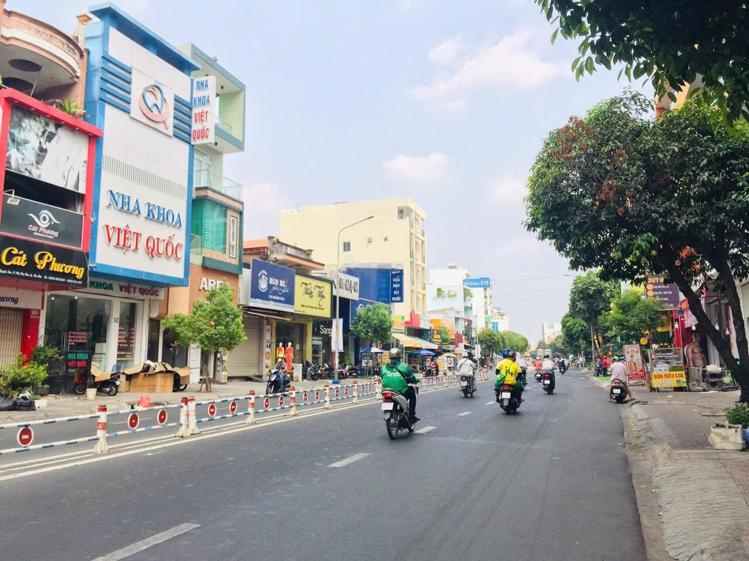 Siêu Phẩm Nhà Mặt Tiền Nguyễn Sơn 4,7M X 18M, Sát Ngã Ba - Vi Trí Đẹp.