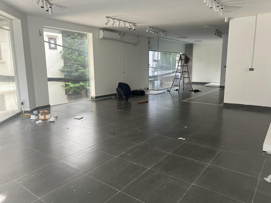 Cho Thuê Văn Phòng Ngõ 9 Hoàng Cầu Siêu Đẹp Lô Góc 100M2 Chỉ Từ 18 Triệu. Liên Hệ: 0971016095