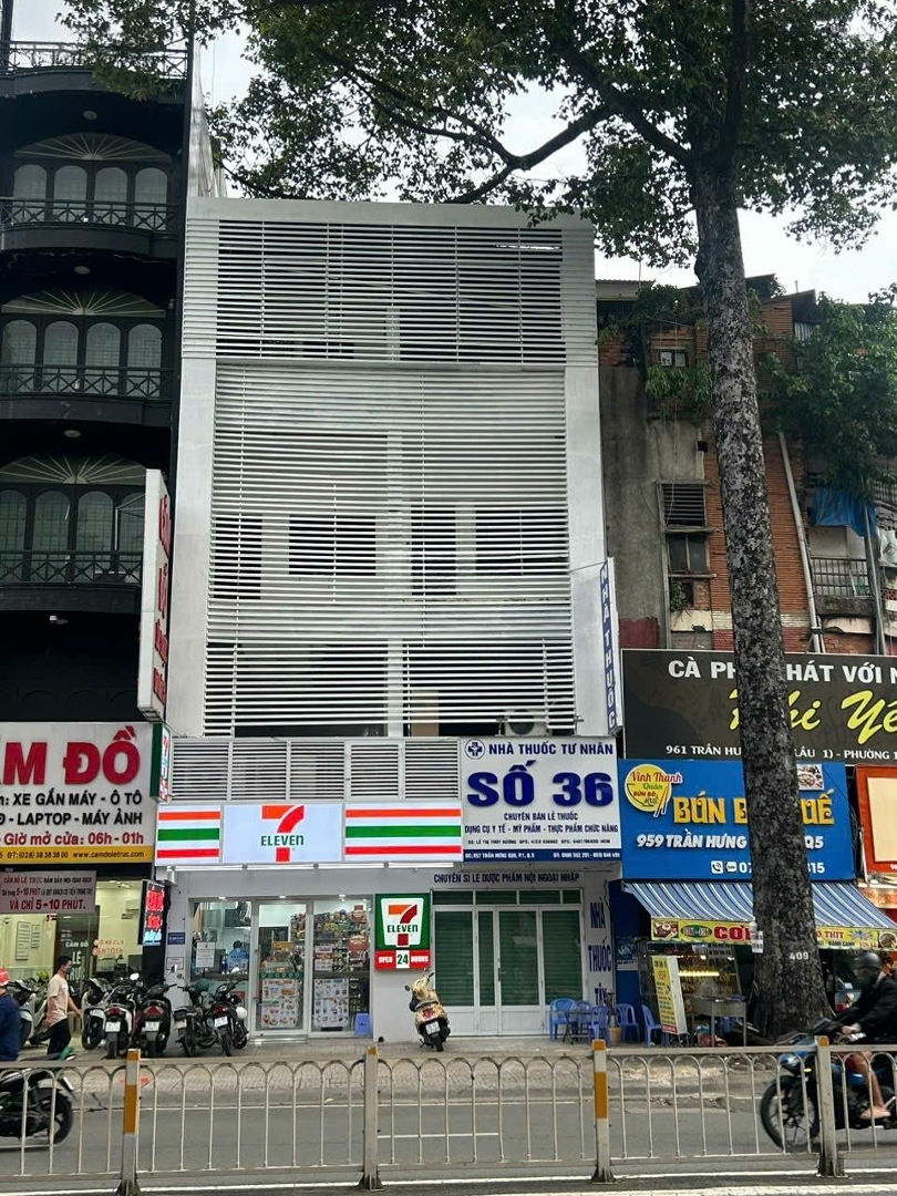 Bán Nhàmặt Tiền955-957 Trần Hưng Đạo, F.1 , Q5.Diện Tích8X18.4M. Giá Bán 95 Tỷ