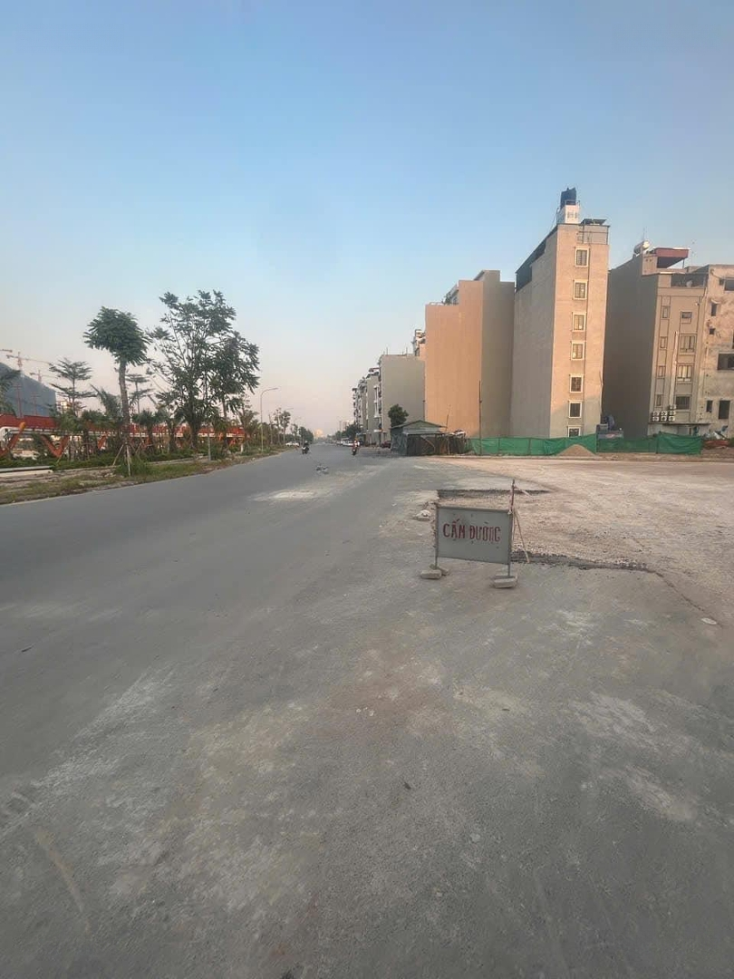 Cho Thuê Mặt Bằng 350M,Mặt Tiền25M Giá Bán 30 Triệu, Kinh Doanh Tất Cả Mặt Hàng, Đối Diện Công Viên.