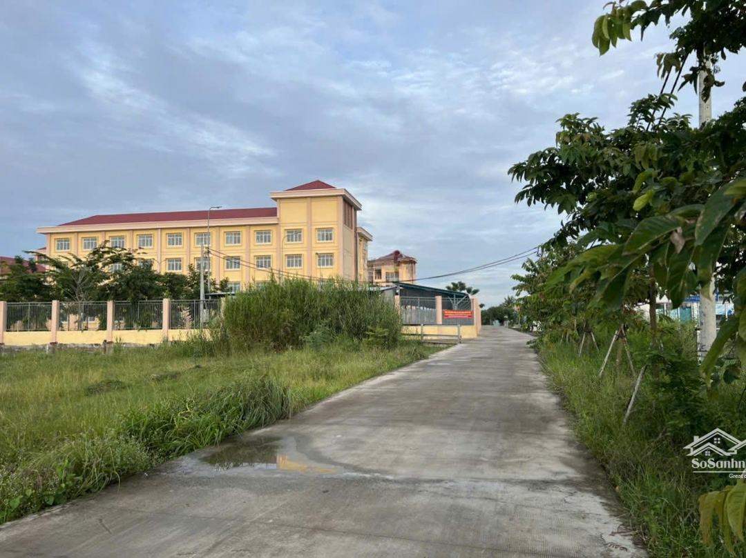 Bán Đất Thổ Cư 1.500M2 Giá Rẻ Xát Bên Trường Học Xã Hưng Long