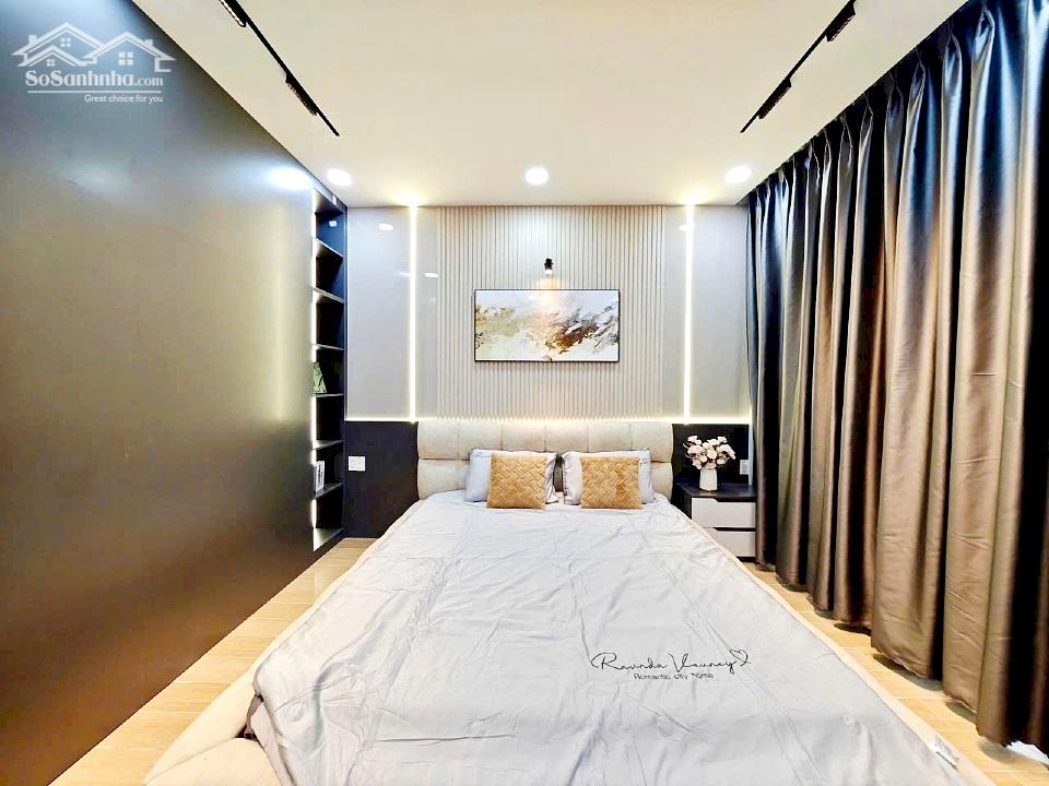Cần bán nhà mới đẹp nội thất cao cấp 2 lầu sân thượng hẻm Lý Thái Tổ
