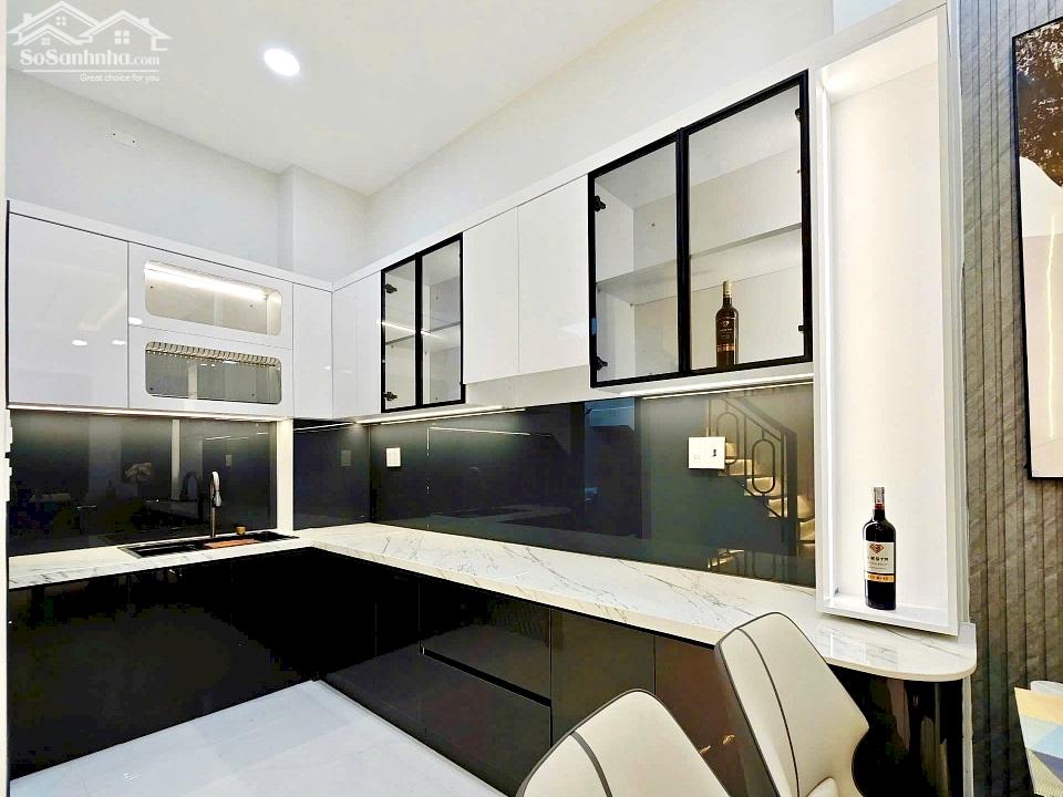 Cần bán nhà mới đẹp nội thất cao cấp 2 lầu sân thượng hẻm Lý Thái Tổ