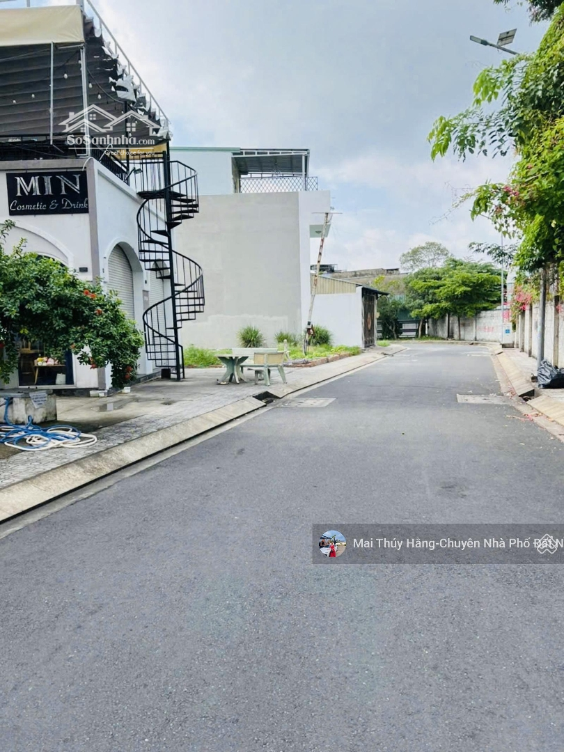 Chủ Cần Bán Gấp Nhà Mới Đẹp Xây Kiên Cố Sát Phạm Văn Đồng - Có Vỉa Hè, Đường Ôtô 7M - Hoàn Công Đủ